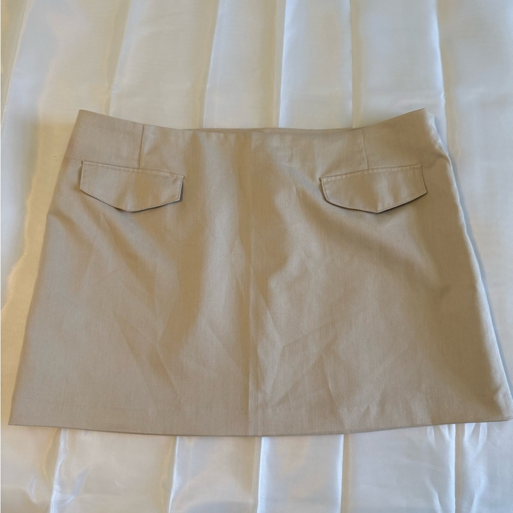 NWT DIVIDED Light Beige A-Line Mini Skirt with Concealed Zipper